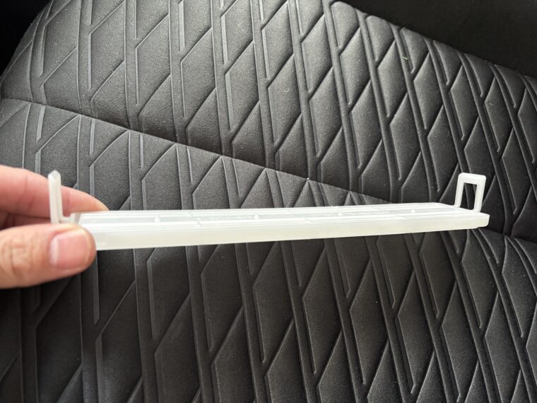 「デリカD:5 エアコンフィルターカバー」